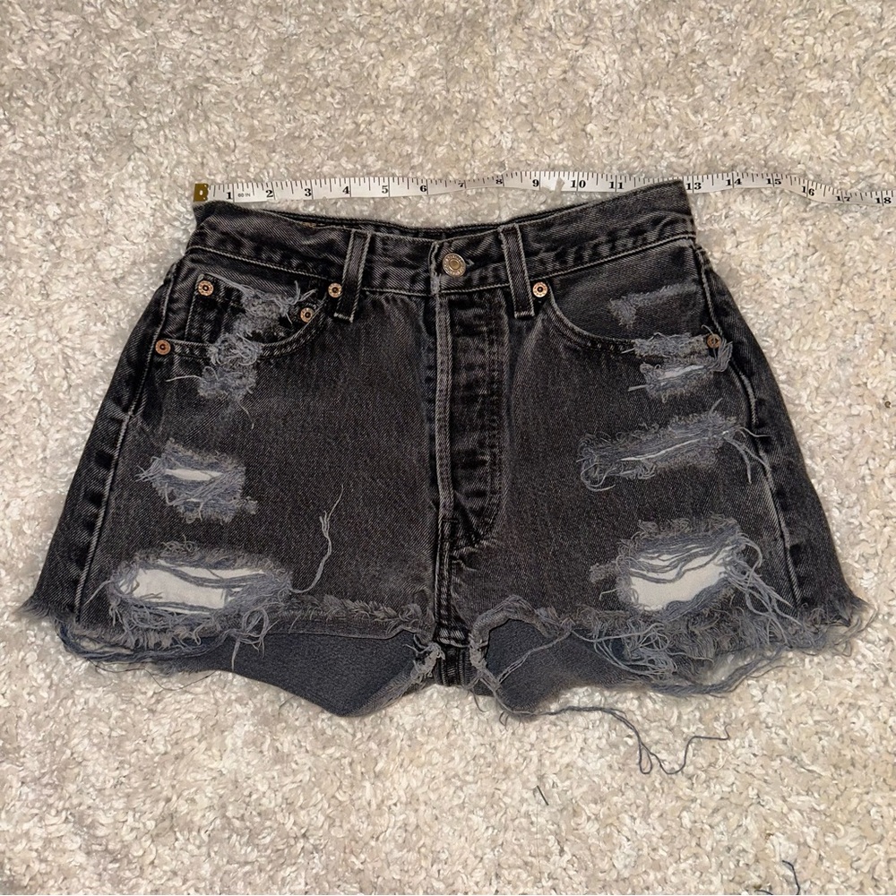 Vintage Levi’s high waist shorts